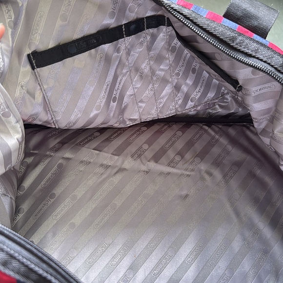 LeSportsac Stripes Duffel NEW - Picture 6 of 7